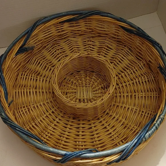 Wicker chip and dip serving basket - Picture 3 of 7